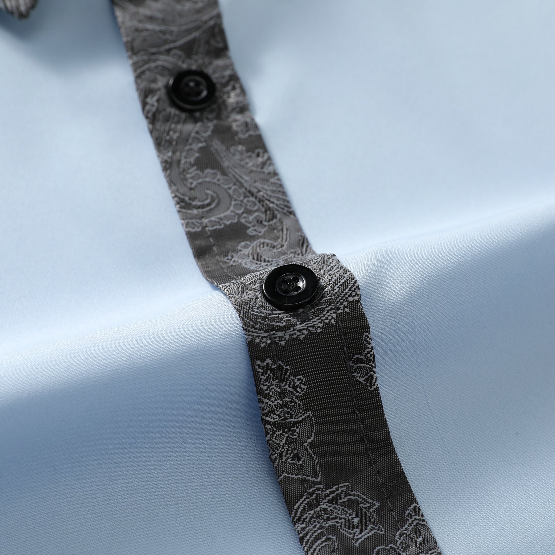 Men's long-sleeved casual shirt with a sky blue lapel and gray collar