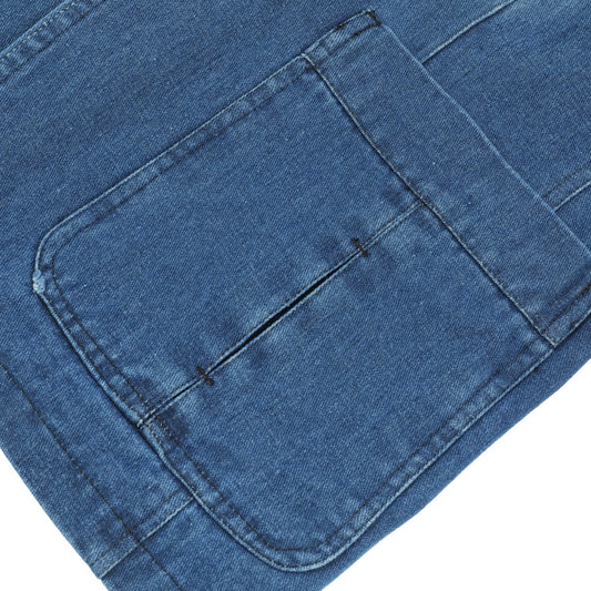 Light Blue # Men's multi-pocket denim casual blazer with one-button notch lapel and dual side vents, tailored-fit light blue sport coat jacket with flap pockets and subtle shiny fabric, versatile cotton polyester blend for daily wear, office, party and casual outings, isolated on white background.