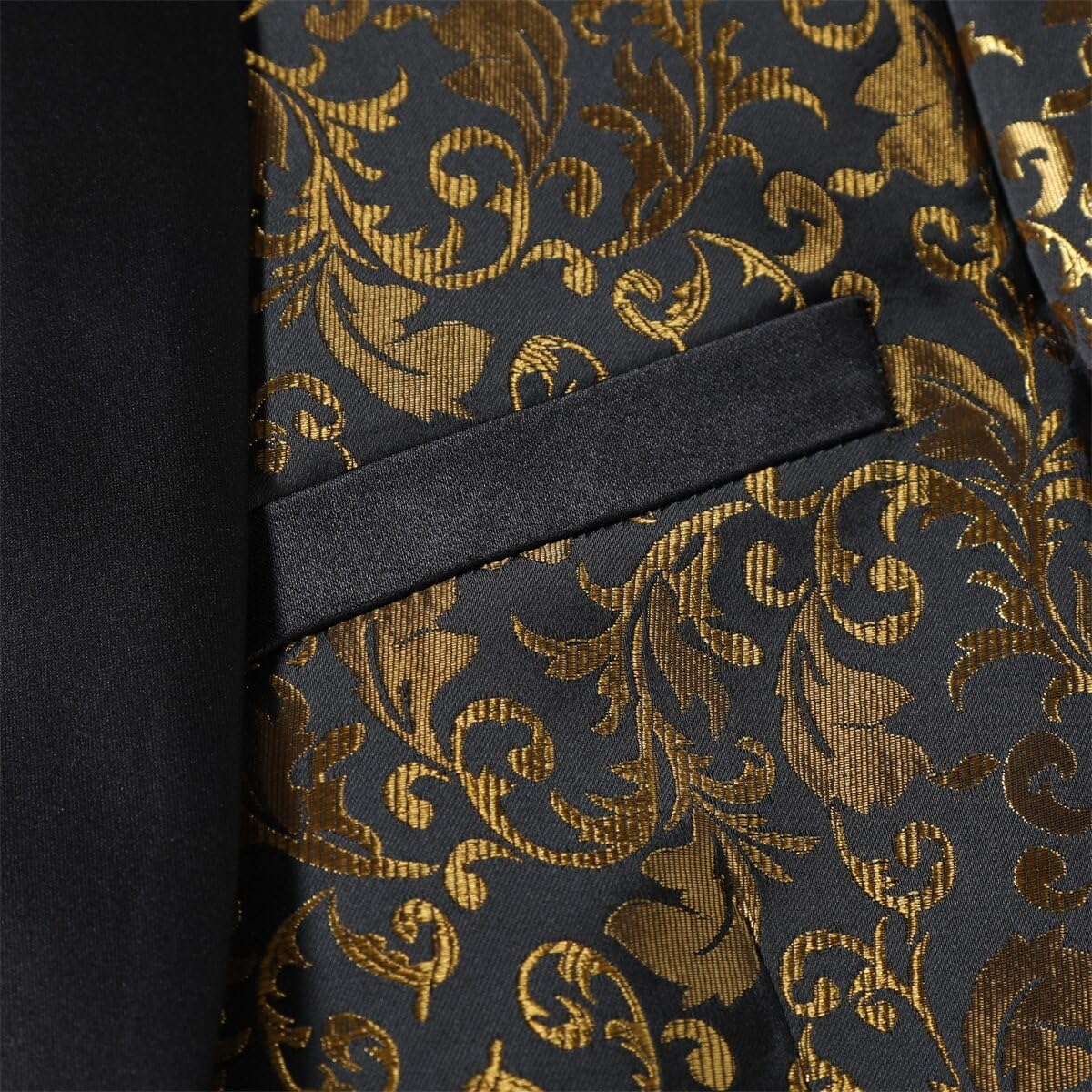 Golden # Men's floral jacquard dress suit blazer with black shawl collar and center vent, 3D tailored fit gold blazer jacket with exquisite floral print, one chest pocket and two side flap pockets, perfect for party, prom, wedding, banquet and celebration events, isolated on white background.