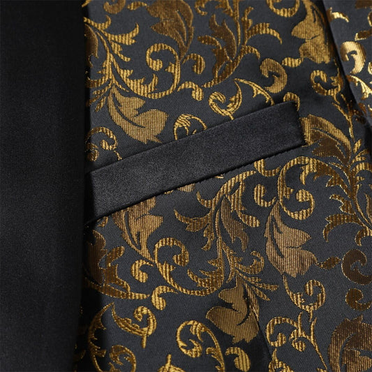 Golden # Men's floral jacquard dress suit blazer with black shawl collar and center vent, 3D tailored fit gold blazer jacket with exquisite floral print, one chest pocket and two side flap pockets, perfect for party, prom, wedding, banquet and celebration events, isolated on white background.