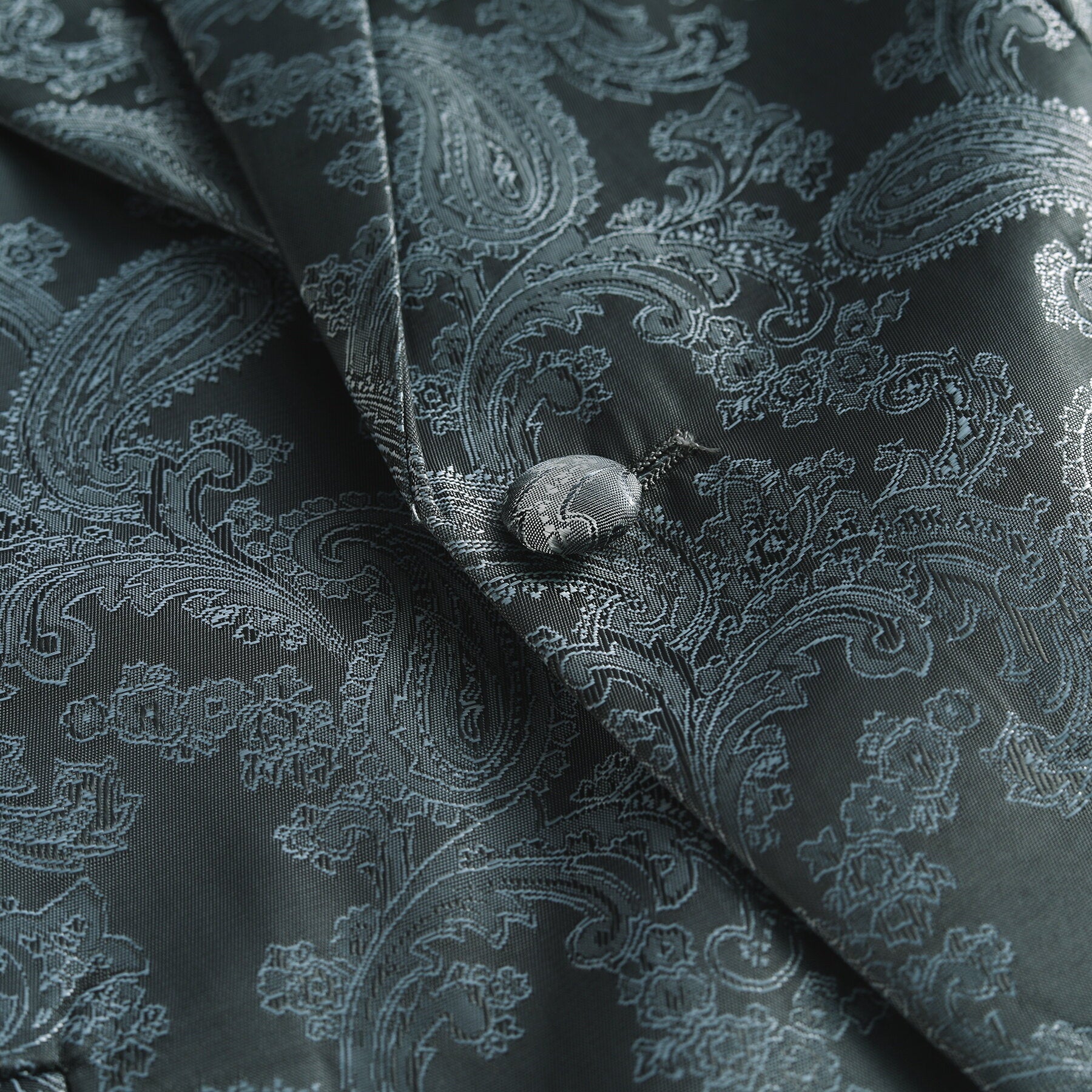 Grey # Men's slim fit 2-piece paisley fashion suit with notched lapel and single-breasted button closure, grey patterned formal blazer jacket with four-button cuffs and fully lined interior, matching flat-front trousers for party, wedding, prom and special occasions, isolated on white background.