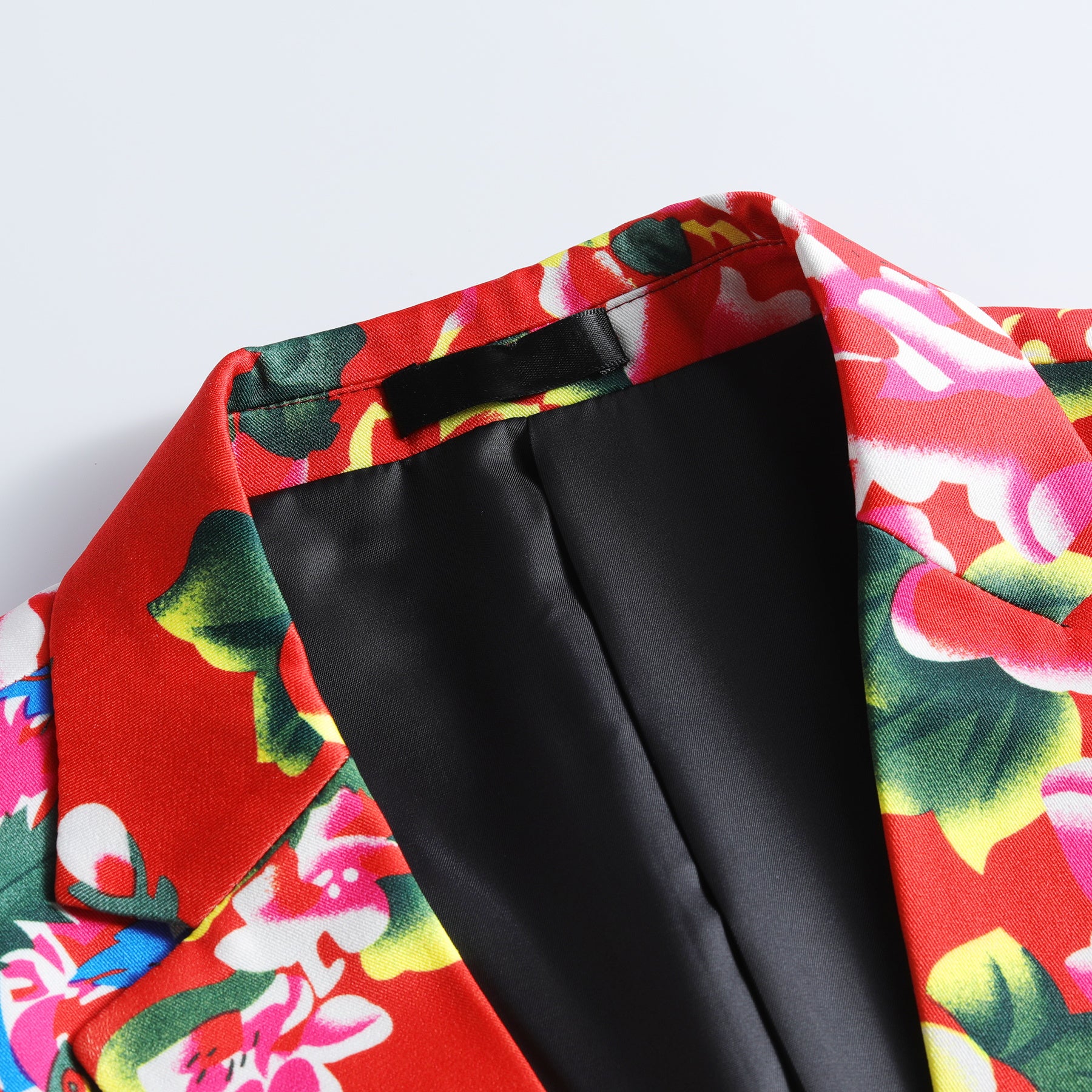 Red # Men's 2-piece big flower printed suit with notch lapel and single-breasted closure, red floral blazer jacket with matching trousers, comfortable high-quality fabric formal wear for party, wedding, prom and festive occasions, isolated on white background.