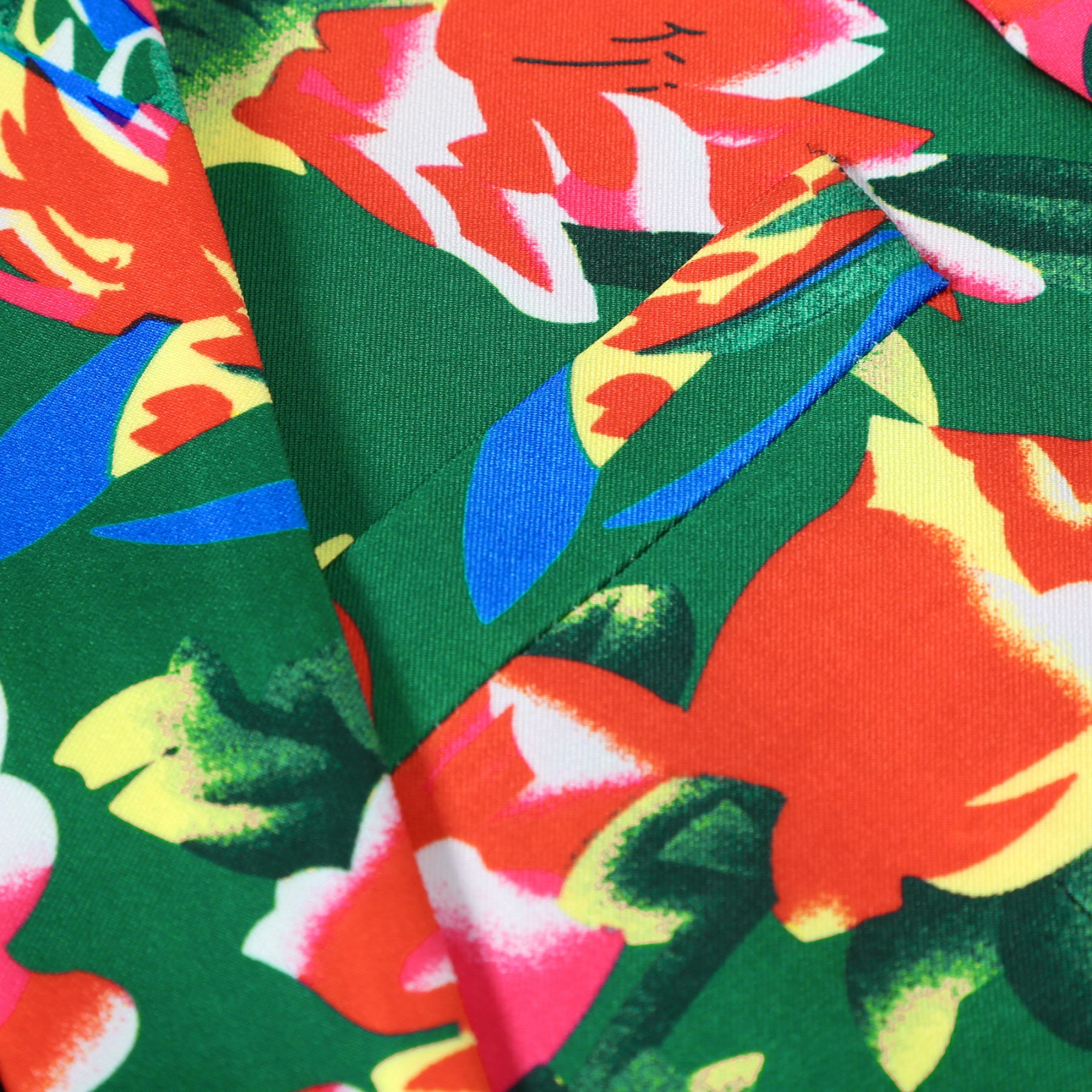 Green # Men's slim fit 2-piece big flower printed suit with notched lapel and single-breasted closure, vibrant green floral pattern blazer jacket with matching trousers for party, wedding, prom, date and special occasions, isolated on white background.