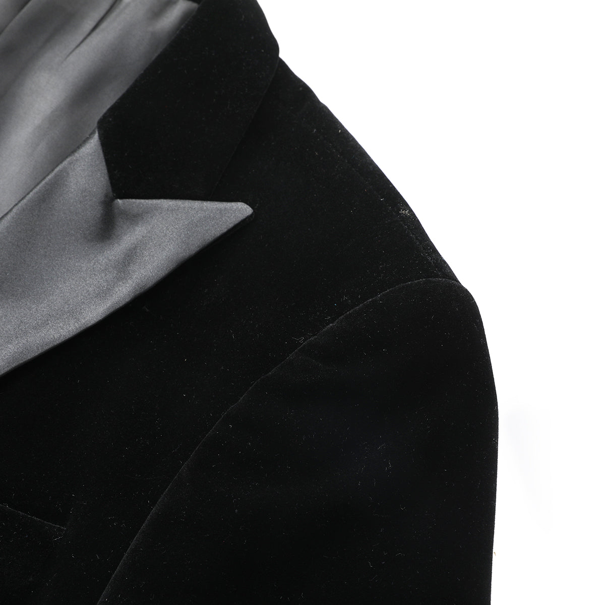 Black # Men's slim fit velvet tuxedo blazer with satin peaked lapel and single-breasted button closure, elegant black formal suit jacket with three-button cuffs and full lining for wedding, prom, party and evening events, isolated on white background.