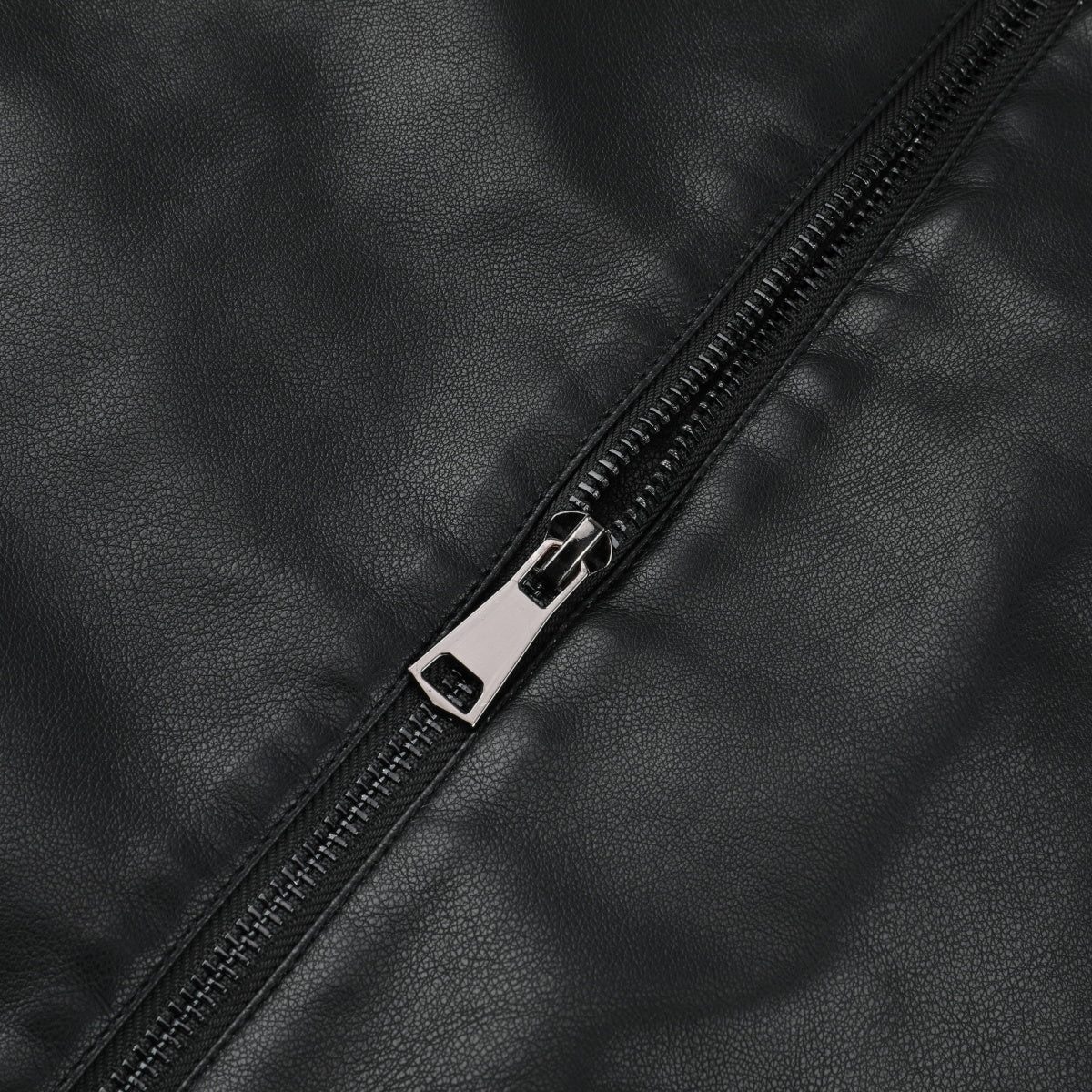 Black # Men's casual zip-up motorcycle leather jacket with multi-pocket design and solid color简约 style, black genuine leather outwear with smooth seams and breathable comfort for daily wear, motorcycle riding, party and casual occasions, isolated on white background.