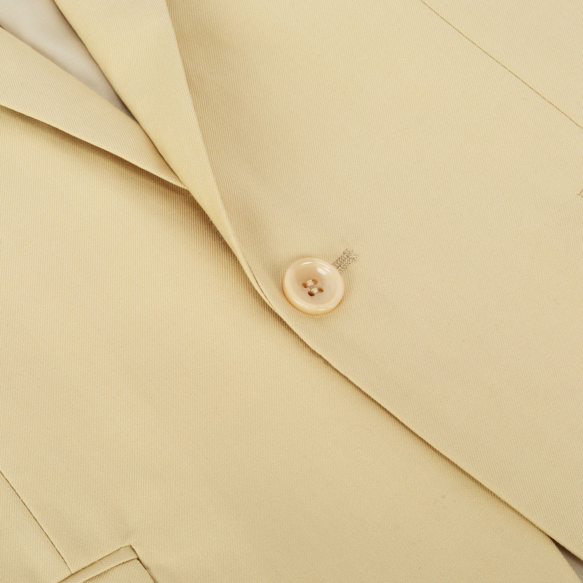 Khaki # Men's one-button casual blazer with flat collar and single-breasted closure, stylish solid khaki sport coat jacket with premium polyester viscose blend fabric and环保 buttons for daily business, office, wedding and party wear, isolated on white background.